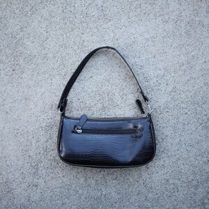 Elegant Black Crocodile-Embossed Women's Bag